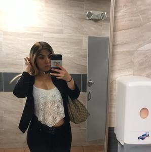 Meet your Posher, Daniela